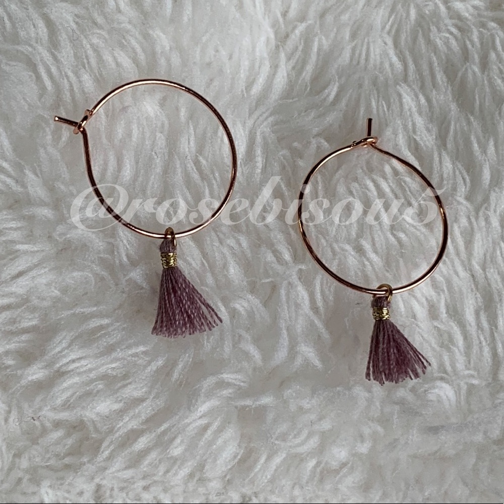 💋🆕Boho Rose Gold Tassel Hoop Earrings - Picture 3 of 3